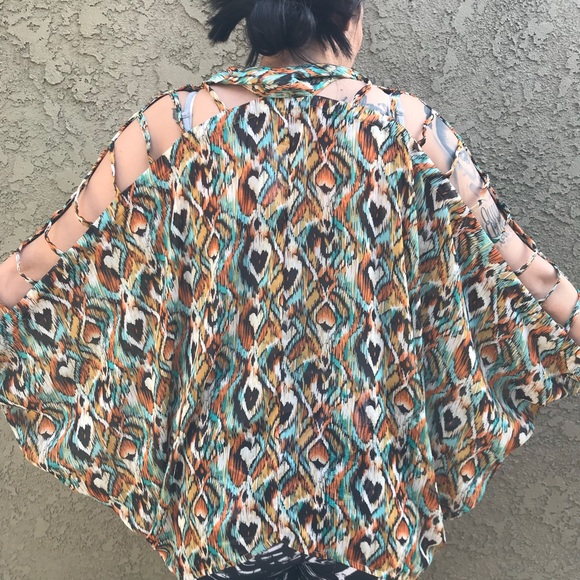 Batwing top cutout sleeves - Picture 2 of 6